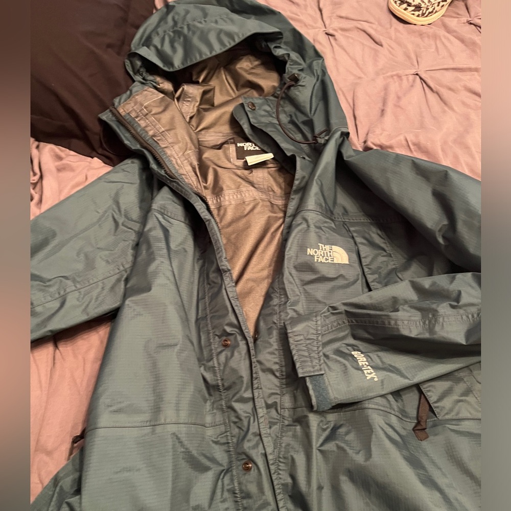 Mens Northface hunter green rain jacket